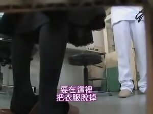 Gynecologist slammed his patient.s pussy really hard
