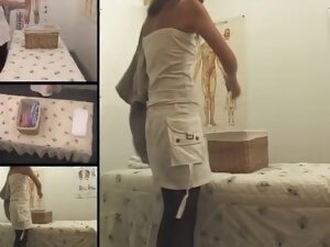 Titless Asian broad enjoys a hot massage on hidden camera