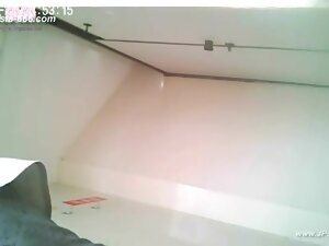 chinese girls go to toilet.18