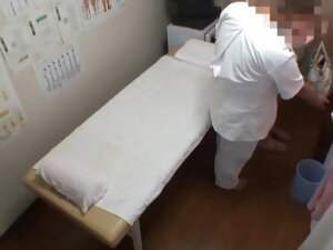 Hidden cam fuck sex for Asian girl in the massage parlor
